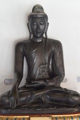 Fototapeta na wymiar statue of buddha