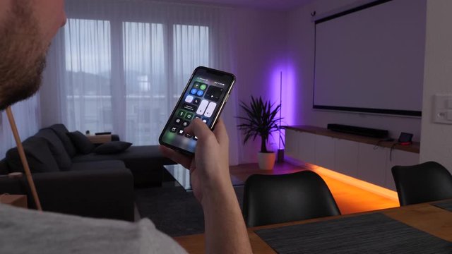 Man controls the lighting in his living room via smartphone app - Smarthome