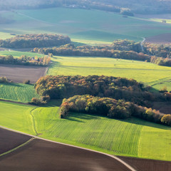 Fototapeta na wymiar vue aérienne de la campagne à l'automne à Oinville-en-Vexin dans les Yvelines en France