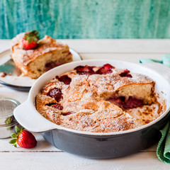 Strawberry Cake in Ceramic Pan