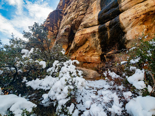 Fototapeta na wymiar Winter snowy landscape of the famous Red Rock Canyon