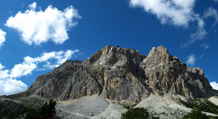 Fototapeta na wymiar the 3000 meters of mount Lagazuoi in the Italian Dolomites