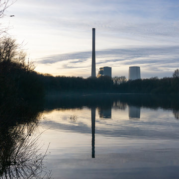 Kohlekraftwerk am Berversee, Naturschutzgebiet Beversee, Bergkamen, Nordrhein-Westfalen, Deutschland, Europa