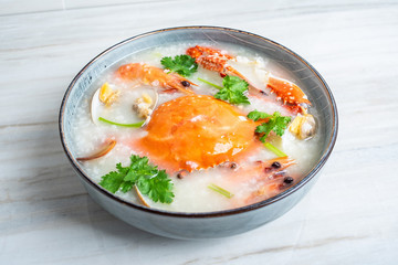 Guangdong Chaoshan casserole porridge with shrimp and crab seafood porridge