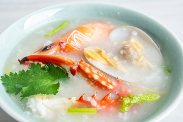 Chinese Chaoshan casserole porridge, a bowl of shrimp and crab porridge