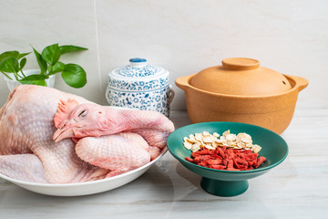 Chinese medicinal health soup ingredients, fresh hen and American ginseng and wolfberry