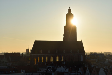 Miasto Wrocław - kościół św. Elżbiety w słońcu