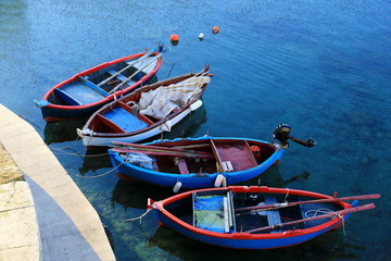 Giovinazzo : barche attraccate nel porticciolo