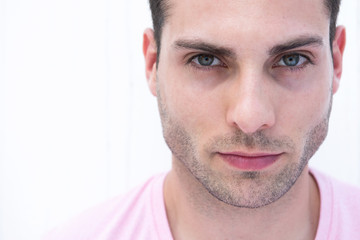 Obraz premium Horizontal portrait of handsome young man staring by white background