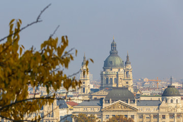 Obraz premium St Stephen Basilica in Budapest view from the other side of Danube river
