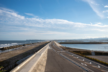 海沿いの道路