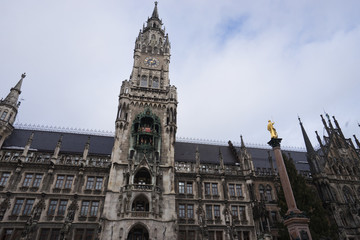 Fototapeta na wymiar Stadtpanorama am Marienplatz in München