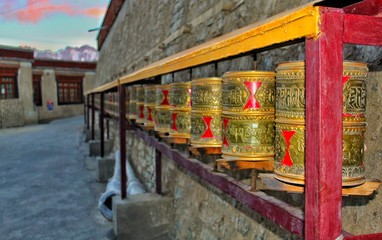 Fototapeta na wymiar buddhist monastery with a revolving small drums