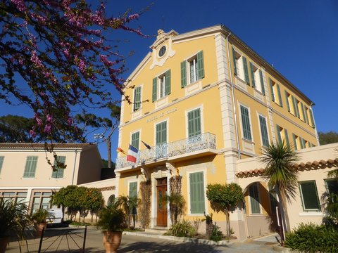 H&ocirc;tel de ville / mairie de Bormes-les-Mimosas (France)
