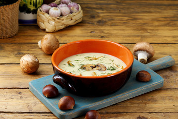 zuppa crema di castagne e funghi