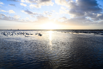 Obraz premium Epischer Himmel am Strand an der Nordsee in den Niederlanden