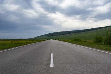 Summer road to the horizon