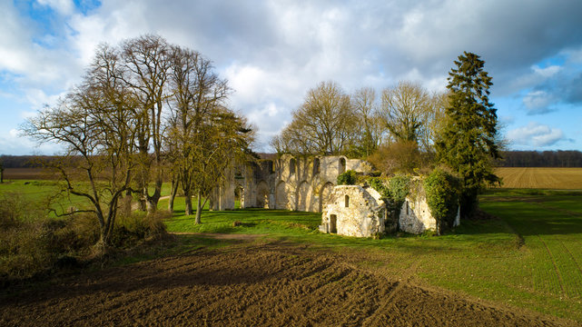 Ruines de la Chapelle romane de Champlieu, Orrouy, Oise, France