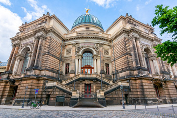Fototapeta na wymiar Academy of Fine Arts building in Dresden, Germany