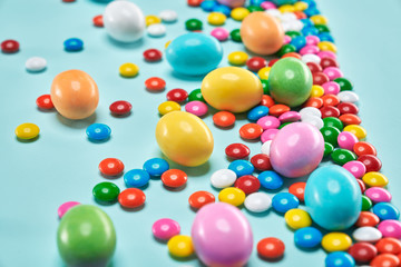 Obraz premium Peanut chocolate balls in colorful sugar shell.