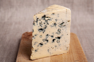 french cow's milk cheese called Bleu d'Auvergne