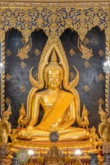 Fototapeta premium golden buddha image in temple