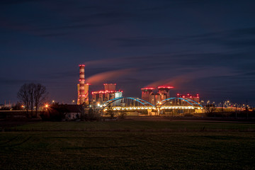 elektrownia opole w nocy