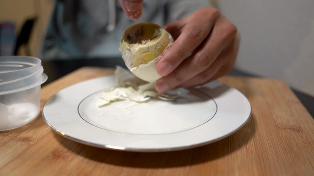 seasoning the egg with salt before eating