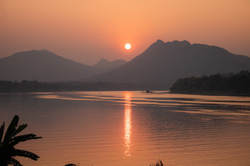 Naklejka premium Sunset in lao at the Mekong river
