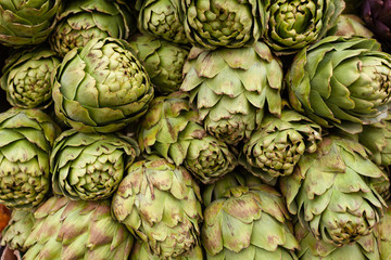 Obraz premium Background of fresh artichokes