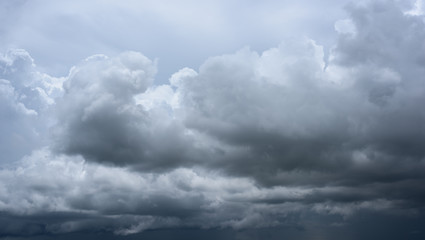 Obraz premium Dark storm clouds before thunderstorm