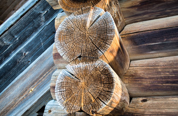cut a old log home. winter ice