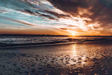 atardecer en la playa 