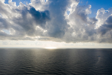 Naklejka premium sunrise over the sea