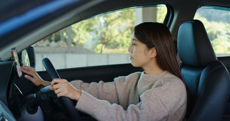 Woman set gps location on cellphone inside a car