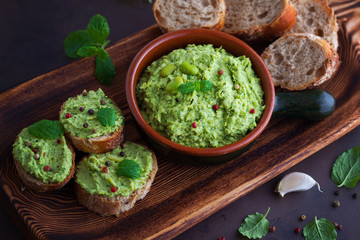Broad bean hummus