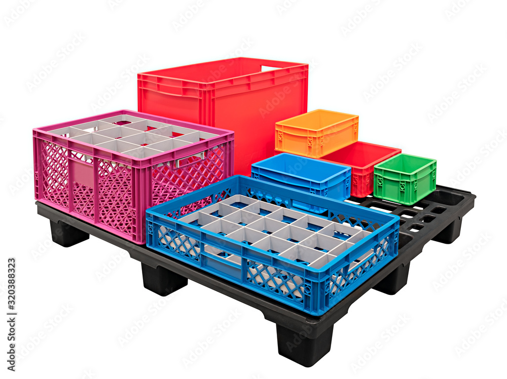 Poster Plastic multi-colored crates and boxes at transport pallet isolated on white background