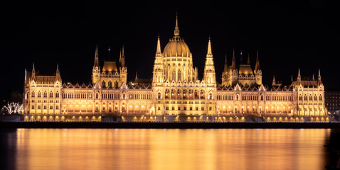 Fototapeta na wymiar Night Parliament