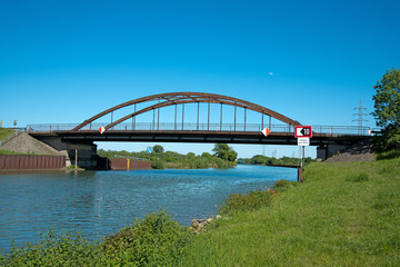 Fototapeta na wymiar Gahmerstraßen-Brücke Nr. 460, km 12.955, Datteln-Hamm-Kanal