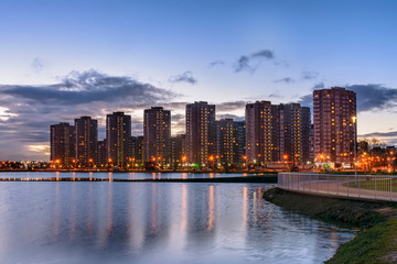 The new urban area of ​​St. Petersburg on the Southern Highway near the ponds and park.
