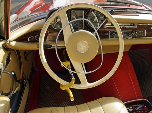 Daimler Benz 280 SE