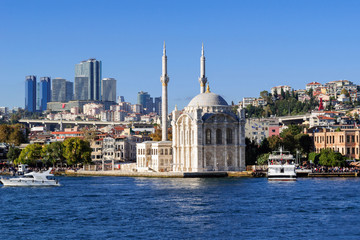 Fototapeta na wymiar Ortakoy mosque, majidiye Grand mosque built in neo-Baroque style in 1856, Istanbul.