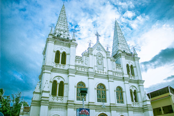 Naklejka premium A tilted low angle shot of exteriors of Santa Cruz Basilica in Kochi with dramatic blue sky