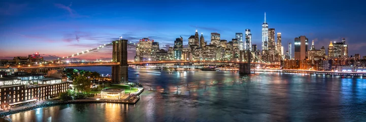 Keuken spatwand met foto Skyline van New York City met Brooklyn Bridge © eyetronic