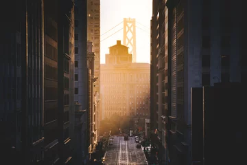 Gordijnen Downtown San Francisco met beroemde California Street verlicht in het eerste gouden ochtendlicht bij zonsopgang in de zomer, San Francisco, Californië, VS © JFL Photography