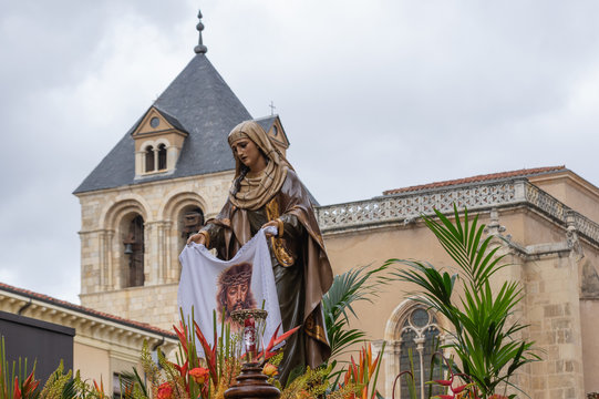 Leon, Spain. 4/19/2019. Pass in the Holy Week of Leon known as La Veronica that leaves on Holy Friday. It is in the square of San Isidoro