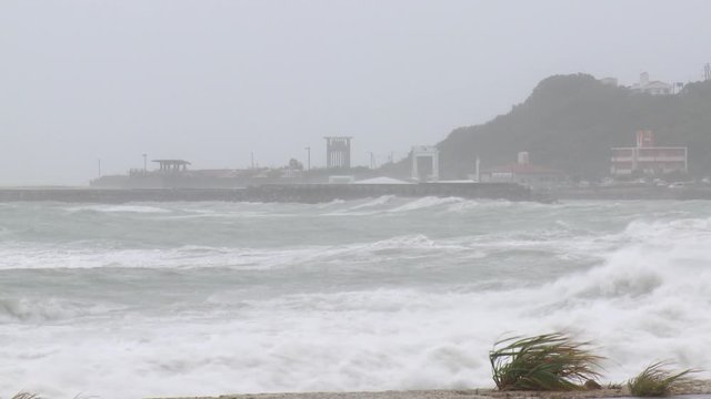 Large Swells Crash Onto Coastline During A Hurricane - Muifa