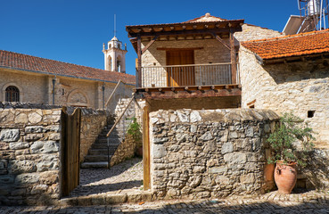 Obraz premium The view of the traditional old country house in Lania village. Cyprus