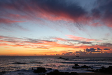 Fototapeta na wymiar Multi-colored sunset at the ocean