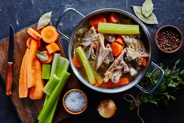 Foto op Plexiglas hot chicken stock in a metal stockpot © myviewpoint